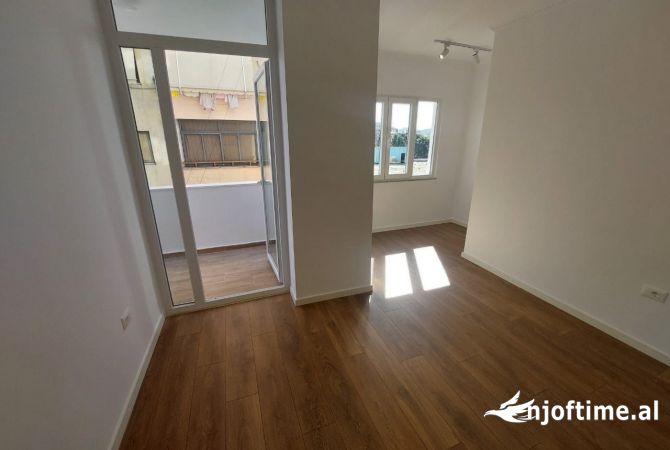 Shtepi ne shitje Apartament ne Tirane, 2+1, Mobilimi Bosh, pa mobiluar, Pagesa 185,000  Euro.