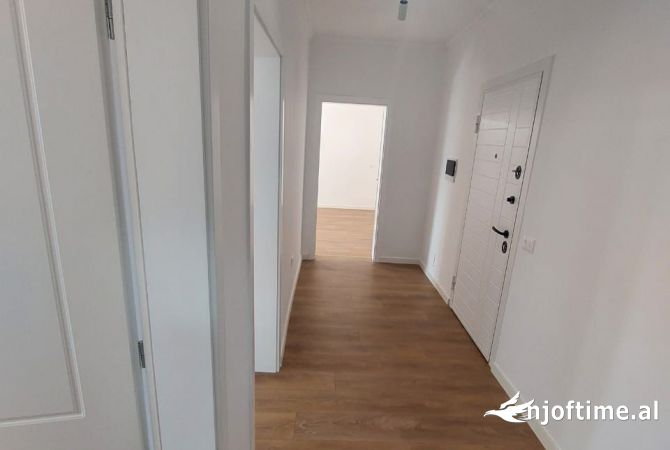 Shtepi ne shitje Apartament ne Tirane, 2+1, Mobilimi Bosh, pa mobiluar, Pagesa 185,000  Euro.