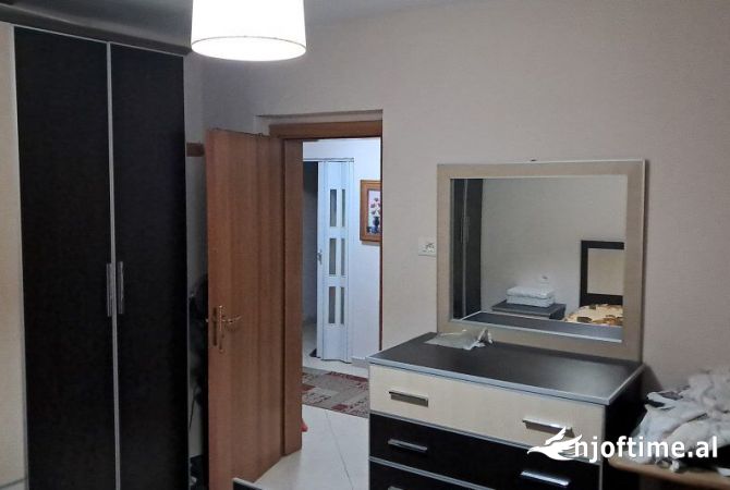 Shtepi me qera Apartament ne Tirane, 2+1, Mobilimi E mobiluar, Pagesa 500  Euro.