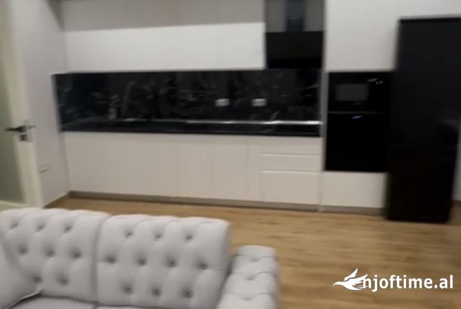 Shtepi ne shitje Apartament ne Tirane, 2+1, Mobilimi E mobiluar, Pagesa 180,000  Euro.