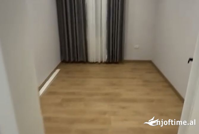 Shtepi ne shitje Apartament ne Tirane, 2+1, Mobilimi E mobiluar, Pagesa 180,000  Euro.
