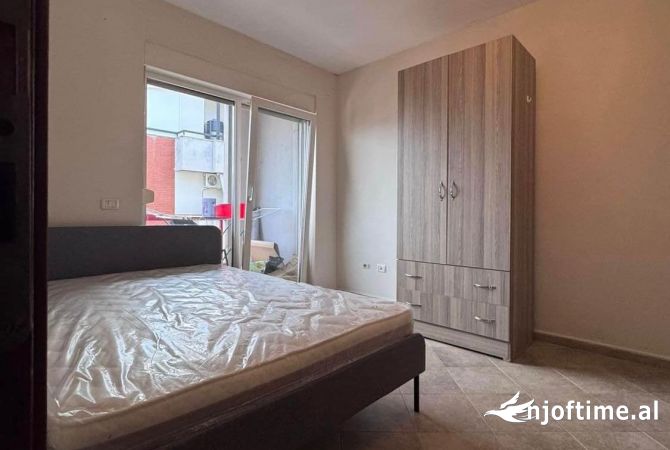 Shtepi me qera Apartament ne Tirane, 2+1, Mobilimi E mobiluar, Pagesa 650  Euro.