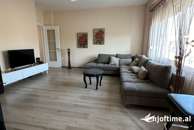Shtepi me qera 2+1 ne Tirane - 650 Euro