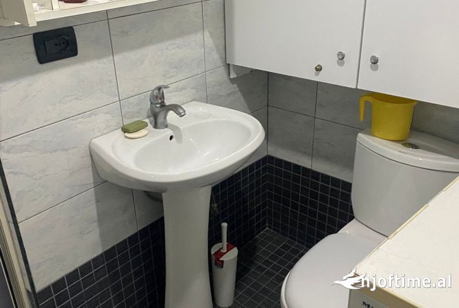 Shtepi ne shitje Apartament ne Tirane, Garsoniere, Mobilimi E mobiluar, Pagesa 40,000  Euro.