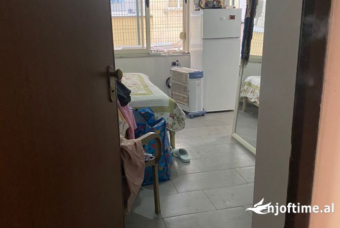 Shtepi ne shitje Apartament ne Tirane, Garsoniere, Mobilimi E mobiluar, Pagesa 40,000  Euro.