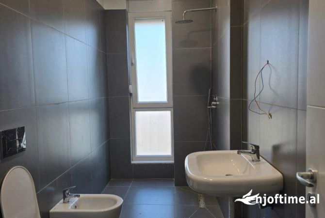 Ambient biznesi me qera 3+1 ne Tirane - 500 Euro