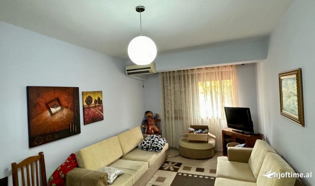 Shtepi ne shitje Apartament ne Tirane, 1+1, Mobilimi E mobiluar, Pagesa 87,000  Euro.