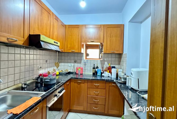 Shtepi ne shitje Apartament ne Tirane, 1+1, Mobilimi E mobiluar, Pagesa 87,000  Euro.