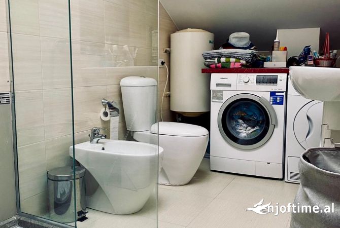 Shtepi me qera Apartament ne Tirane, 3+1, Mobilimi E mobiluar, Pagesa 1,200  Euro.