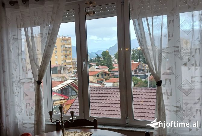 Shtepi me qera Apartament ne Tirane, 1+1, Mobilimi E mobiluar, Pagesa 550  Euro.