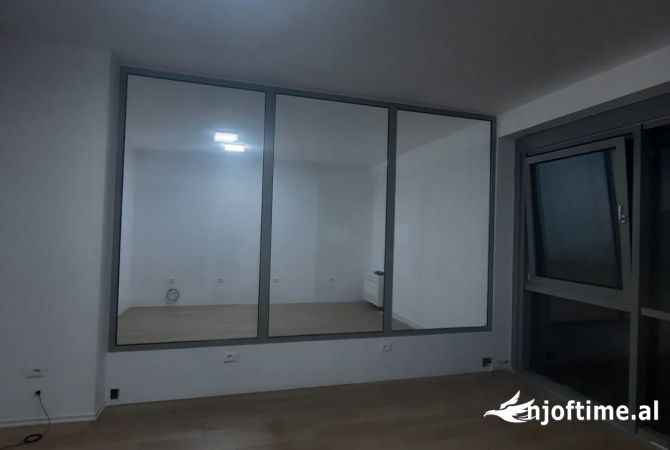 AMBIENT BIZNESI ME QERA RRUGA E DURRSIT