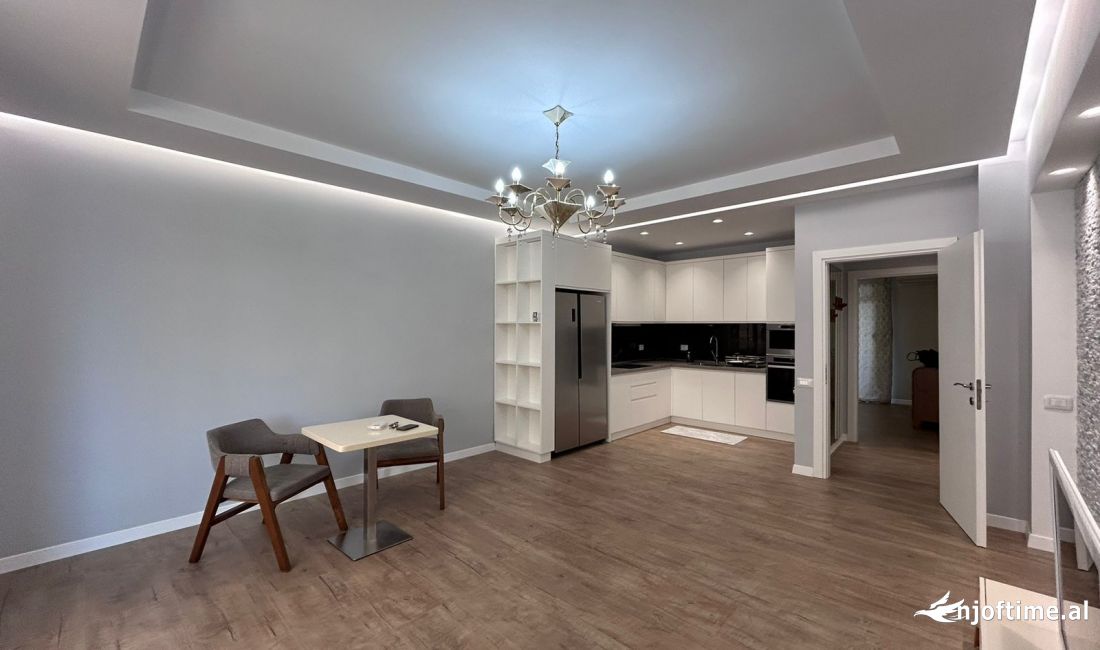 Shtepi ne shitje Apartament ne Tirane, 2+1, Mobilimi E mobiluar, Pagesa 280,000  Euro.