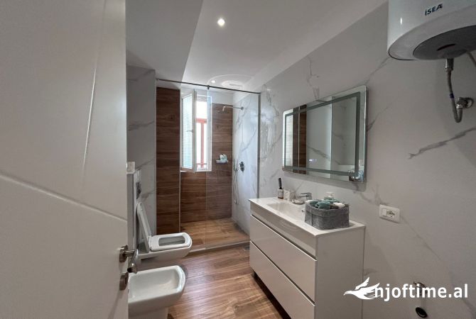 Shtepi ne shitje Apartament ne Tirane, 2+1, Mobilimi E mobiluar, Pagesa 280,000  Euro.