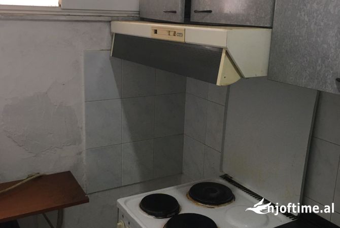 Shtepi me qera Apartament ne Tirane, 3+1, Mobilimi E mobiluar, Pagesa 550  Euro.