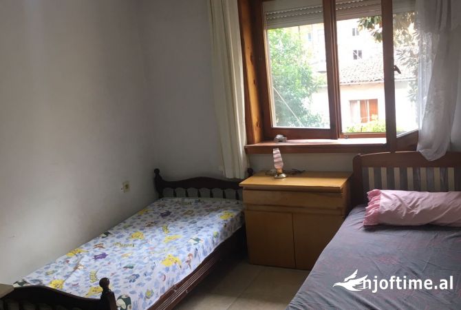 Shtepi me qera Apartament ne Tirane, 3+1, Mobilimi E mobiluar, Pagesa 550  Euro.