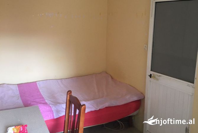 Shtepi me qera Apartament ne Tirane, 3+1, Mobilimi E mobiluar, Pagesa 550  Euro.