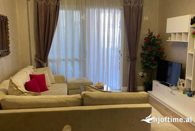 Shtepi me qera Apartament ne Tirane, 3+1, Mobilimi E mobiluar, Pagesa 1,000  Euro.