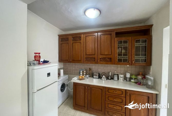 Shtepi ne shitje Apartament ne Tirane, 1+1, Mobilimi E mobiluar, Pagesa 137,000  Euro.