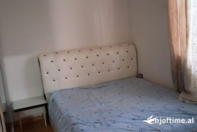 Shtepi me qera Apartament ne Tirane, 1+1, Mobilimi E mobiluar, Pagesa 300  Euro.