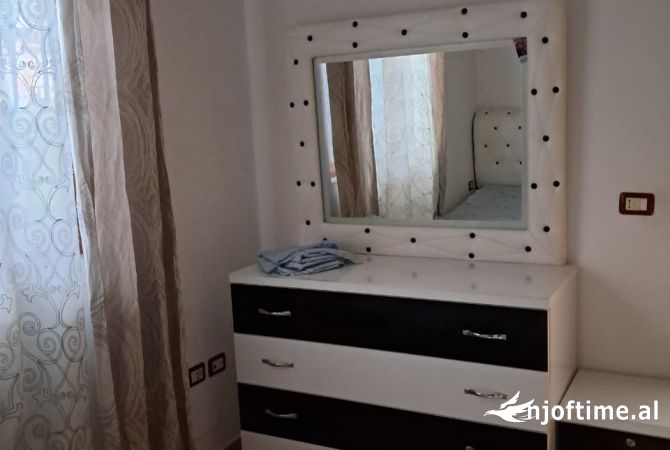 Shtepi me qera Apartament ne Tirane, 1+1, Mobilimi E mobiluar, Pagesa 300  Euro.