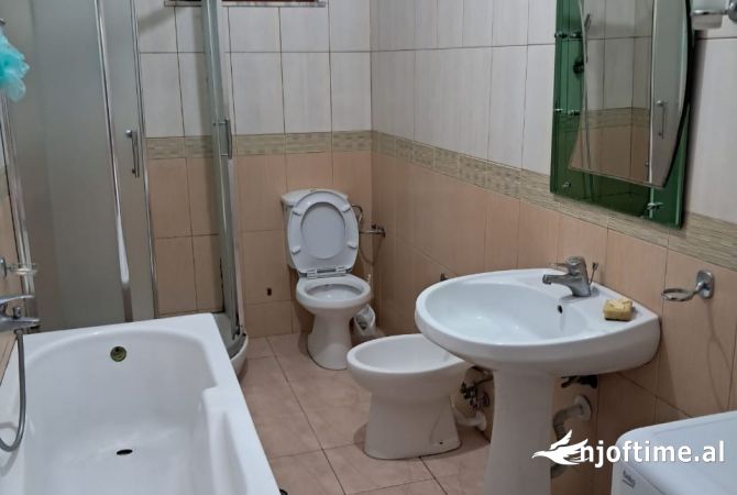 Shtepi me qera Apartament ne Tirane, 1+1, Mobilimi E mobiluar, Pagesa 300  Euro.