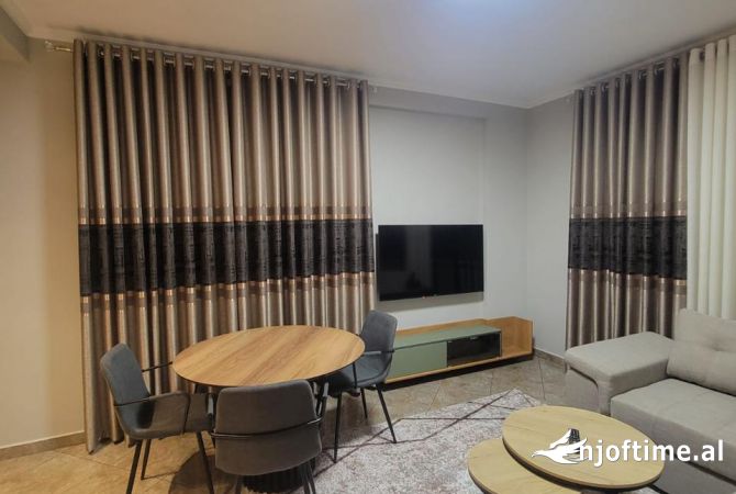 Shtepi me qera Apartament ne Tirane, 2+1, Mobilimi E mobiluar, Pagesa 500  Euro.