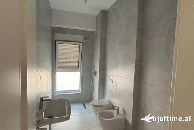 Shtepi ne shitje Apartament ne Tirane, 1+1, Mobilimi Bosh, pa mobiluar, Pagesa 88,000  Euro.