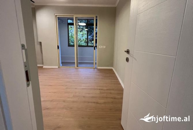 Shtepi ne shitje Apartament ne Tirane, 1+1, Mobilimi Bosh, pa mobiluar, Pagesa 86,000  Euro.