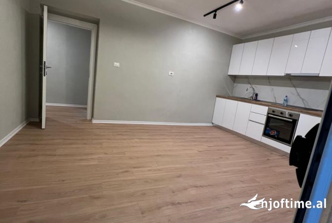 Shtepi ne shitje Apartament ne Tirane, 1+1, Mobilimi Bosh, pa mobiluar, Pagesa 86,000  Euro.