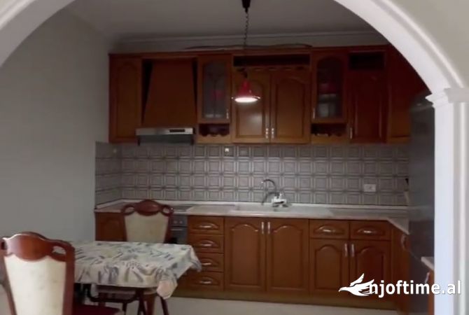 Shtepi me qera Apartament ne Tirane, 2+1, Mobilimi E mobiluar, Pagesa 450  Euro.