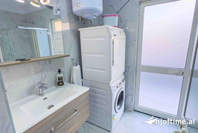 Shtepi me qera Shtepi Private ne Tirane, 3+1, Mobilimi E mobiluar, Pagesa 1,100  Euro.