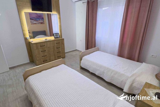 Shtepi me qera Shtepi Private ne Tirane, 3+1, Mobilimi E mobiluar, Pagesa 1,100  Euro.