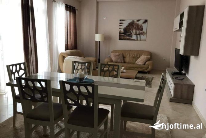 Shtepi me qera Apartament ne Tirane, 1+1, Mobilimi E mobiluar, Pagesa 350  Euro.