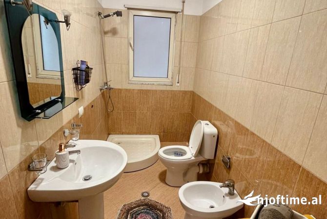 Shtepi me qera Apartament ne Tirane, 2+1, Mobilimi E mobiluar, Pagesa 700  Euro.