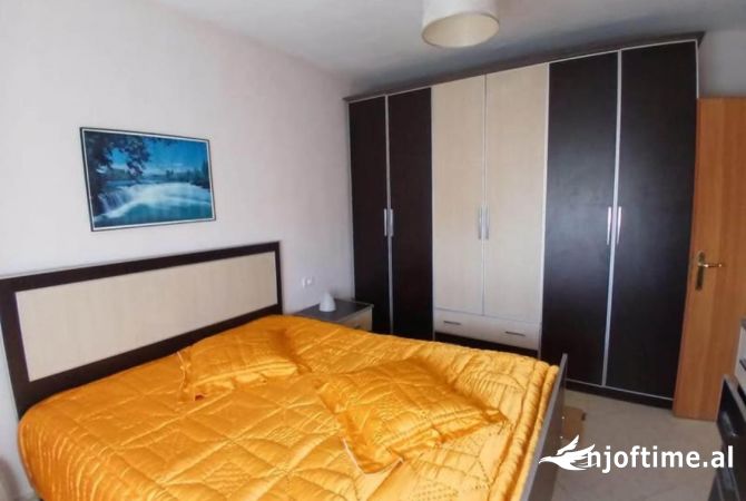 Shtepi me qera Apartament ne Tirane, 2+1, Mobilimi E mobiluar, Pagesa 500  Euro.