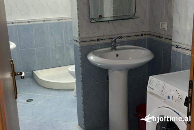 Shtepi me qera Apartament ne Tirane, 2+1, Mobilimi E mobiluar, Pagesa 600  Euro.