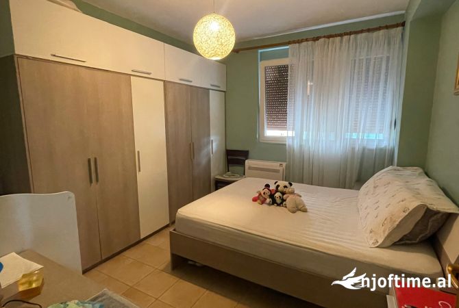 Shtepi ne shitje Apartament ne Tirane, 2+1, Mobilimi E mobiluar, Pagesa 250,000  Euro.
