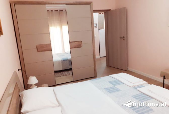 Shtepi me qera Apartament ne Tirane, 2+1, Mobilimi E mobiluar, Pagesa 700  Euro.