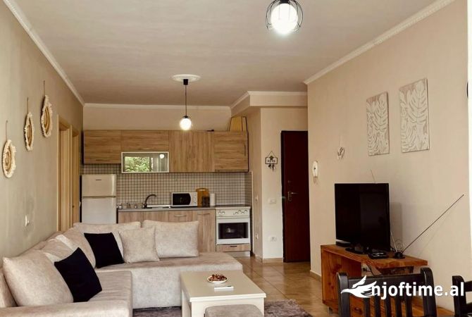 Shtepi me qera Apartament ne Tirane, 2+1, Mobilimi E mobiluar, Pagesa 700  Euro.