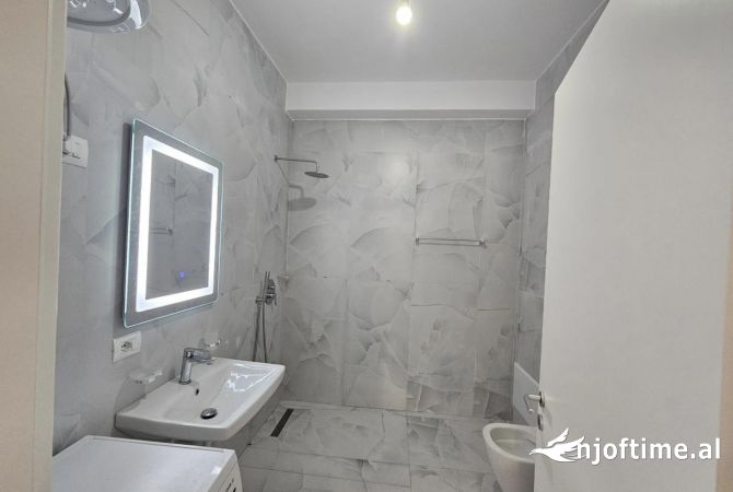 Shtepi me qera Apartament ne Tirane, 2+1, Mobilimi E mobiluar, Pagesa 550  Euro.