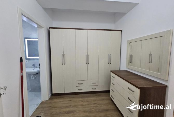 Shtepi me qera Apartament ne Tirane, 2+1, Mobilimi E mobiluar, Pagesa 550  Euro.
