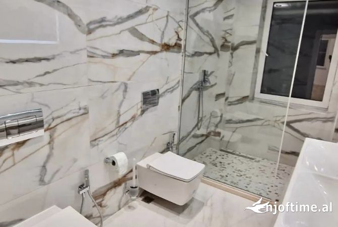 Shtepi ne shitje Apartament ne Tirane, 3+1, Mobilimi E mobiluar, Pagesa 270,000  Euro.