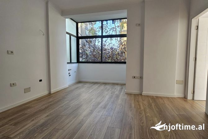 Shtepi ne shitje Apartament ne Tirane, 1+1, Mobilimi Bosh, pa mobiluar, Pagesa 112,000  Euro.