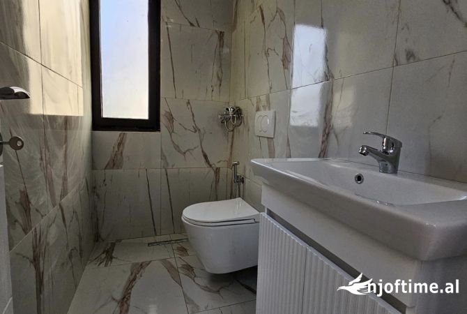 Shtepi ne shitje Apartament ne Tirane, 1+1, Mobilimi Bosh, pa mobiluar, Pagesa 112,000  Euro.