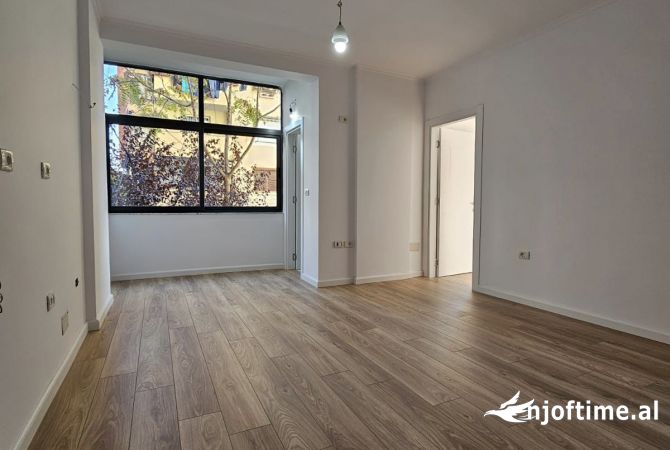Shtepi ne shitje Apartament ne Tirane, 1+1, Mobilimi Bosh, pa mobiluar, Pagesa 112,000  Euro.