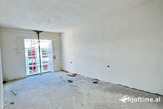 Shtepi ne shitje Apartament ne Tirane, 2+1, Mobilimi Bosh, pa mobiluar, Pagesa 141,400  Euro.