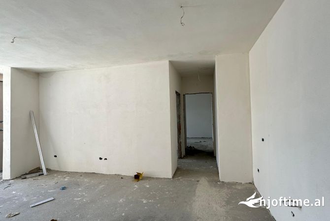 Shtepi ne shitje Apartament ne Tirane, 2+1, Mobilimi Bosh, pa mobiluar, Pagesa 141,400  Euro.
