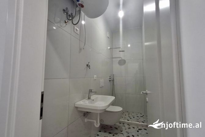 Shtepi ne shitje Apartament ne Tirane, 1+1, Mobilimi Bosh, pa mobiluar, Pagesa 90,000  Euro.