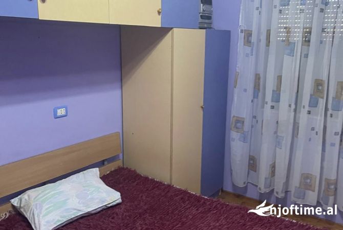 Shtepi ne shitje Apartament ne Tirane, 3+1, Mobilimi E mobiluar, Pagesa 140,000  Euro.