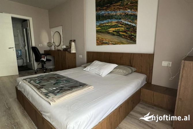 Shtepi ne shitje Apartament ne Tirane, 2+1, Mobilimi E mobiluar, Pagesa 206,000  Euro.